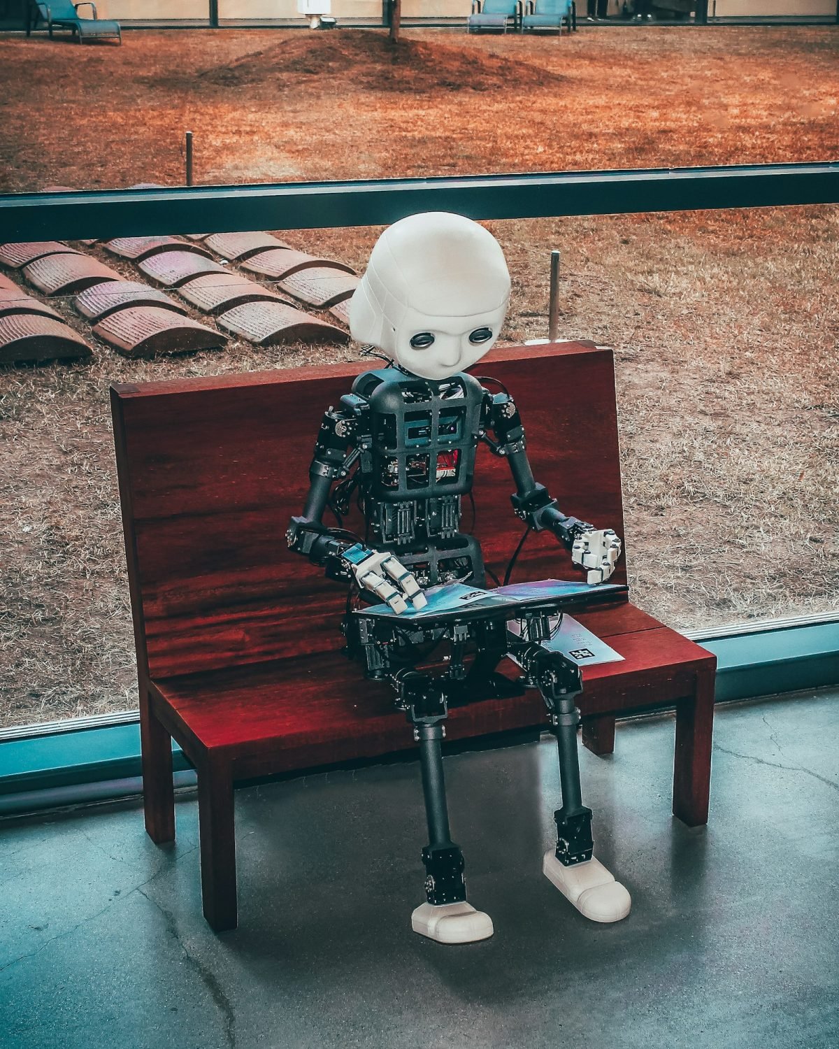 AI Agents vs Chatbots: What’s the Difference — and Which Does Your Business Need?