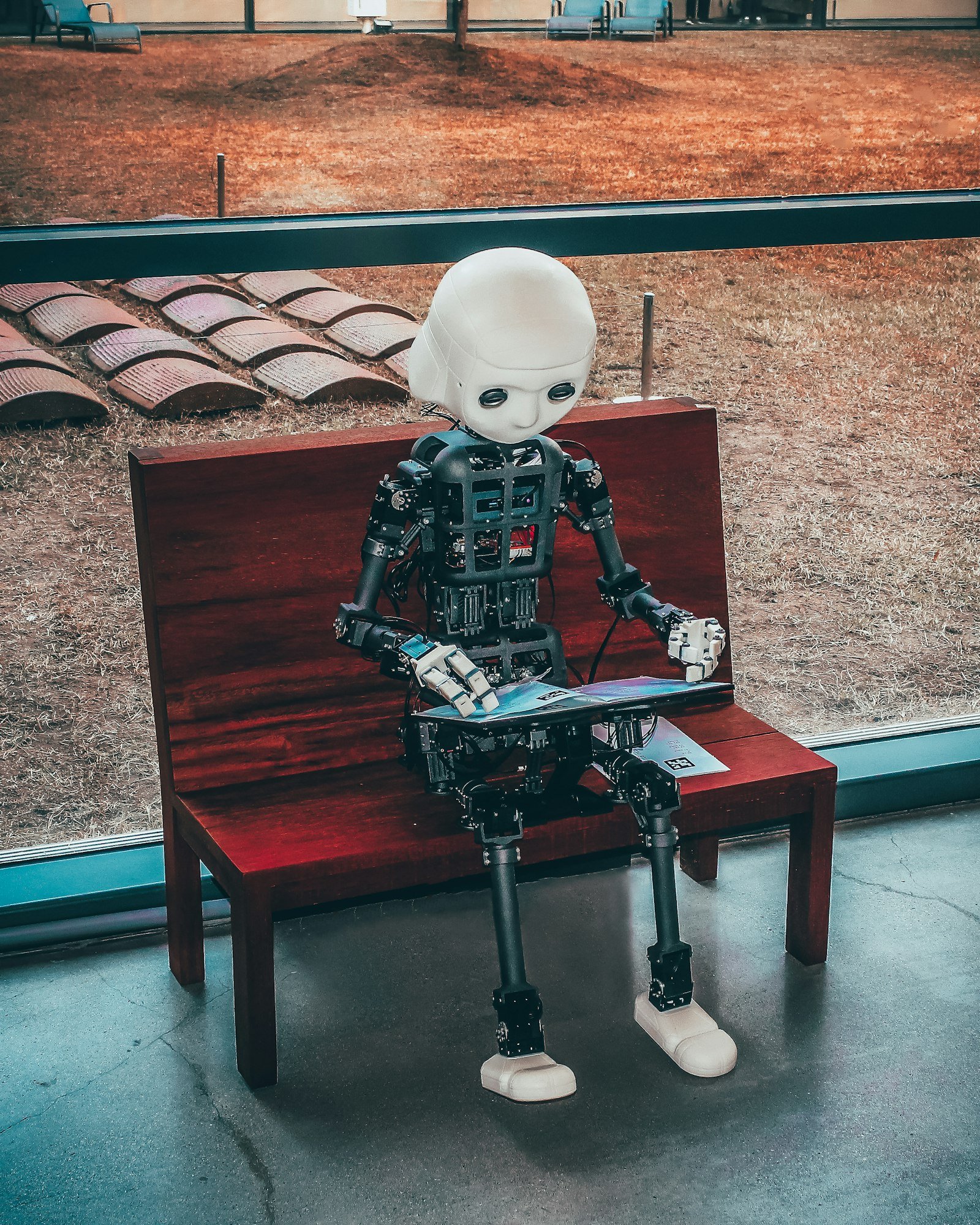 AI Agents vs Chatbots: What’s the Difference — and Which Does Your Business Need?